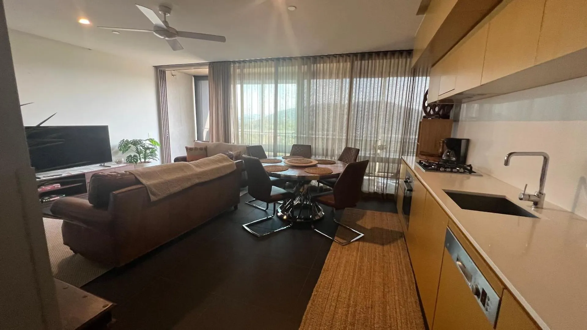 2 Bedroom Apartment Eco Living At Nishi كنبرا