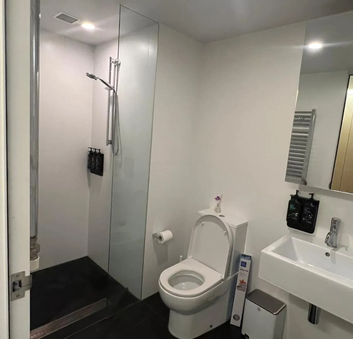 2 Bedroom Apartment Eco Living At Nishi كنبرا